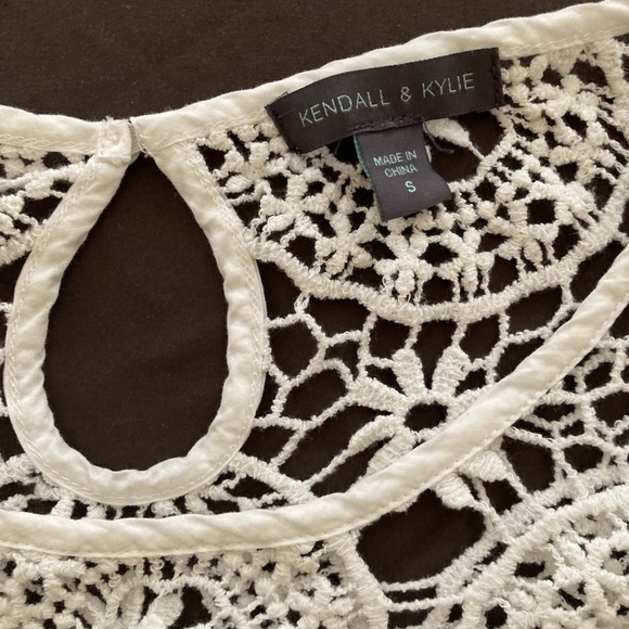 White Lace Crotchet Style Crop Top // Spring Flower Bohemian Girl Wedding - Picture 2 of 6